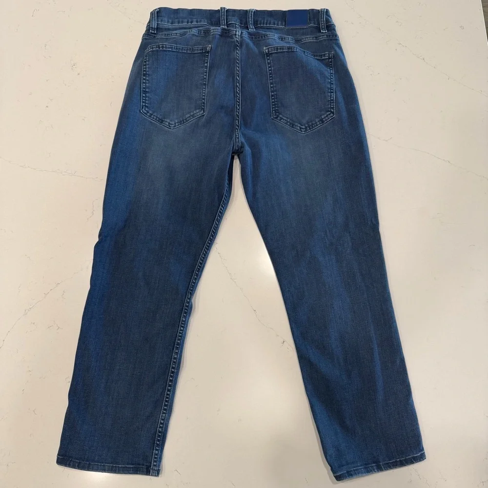 Mugsy Men’s Fulton Casual Fit Blue Jeans  36x26